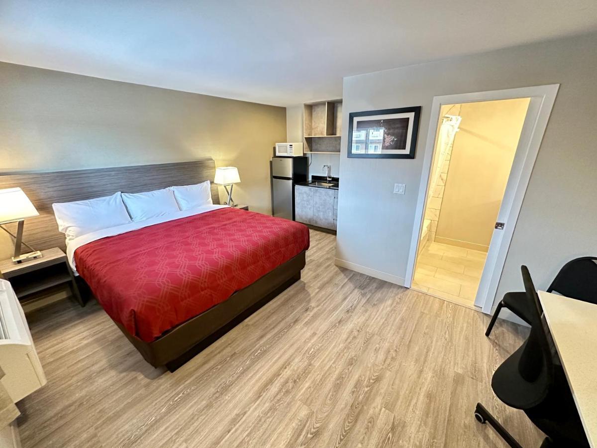 Econo Lodge Inn & Suites Pincher Creek Exteriör bild