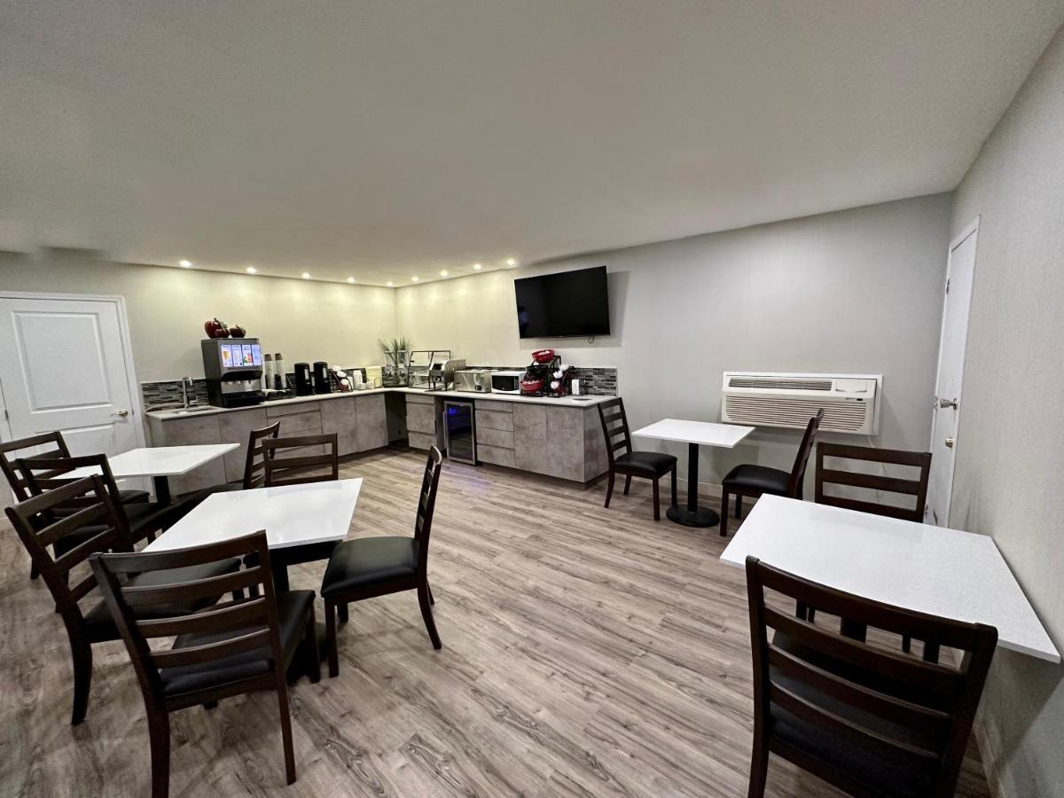 Econo Lodge Inn & Suites Pincher Creek Exteriör bild