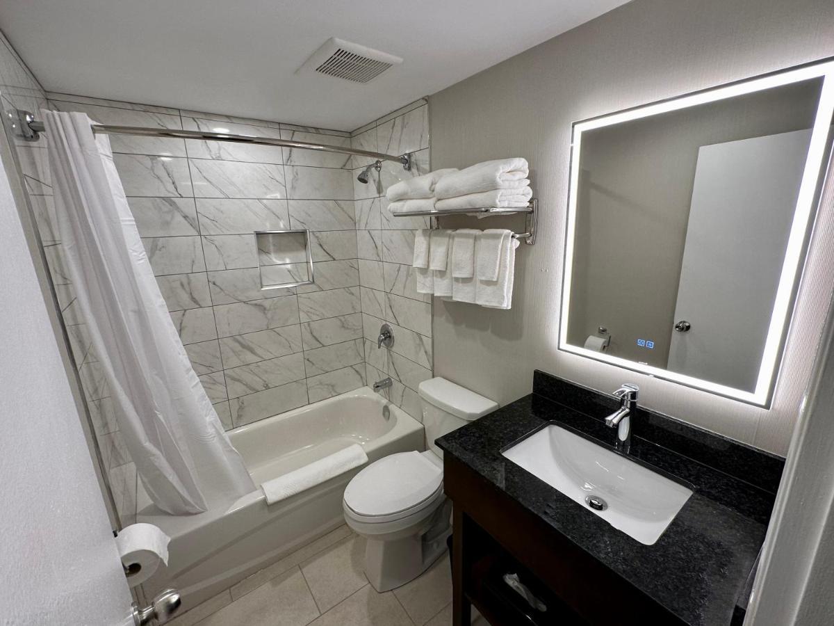 Econo Lodge Inn & Suites Pincher Creek Exteriör bild