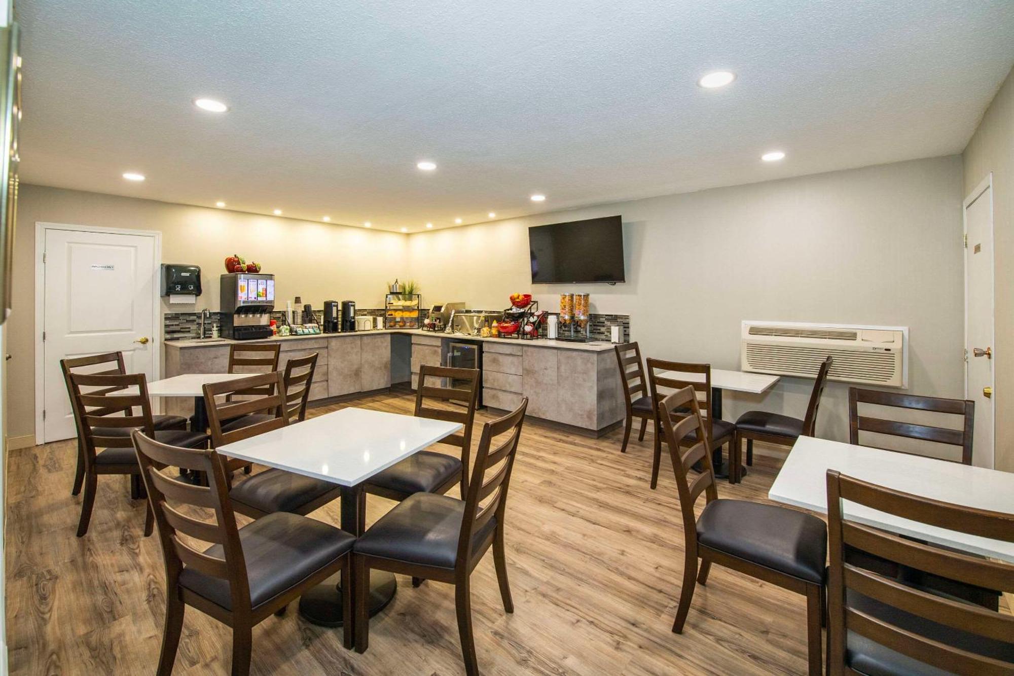 Econo Lodge Inn & Suites Pincher Creek Exteriör bild