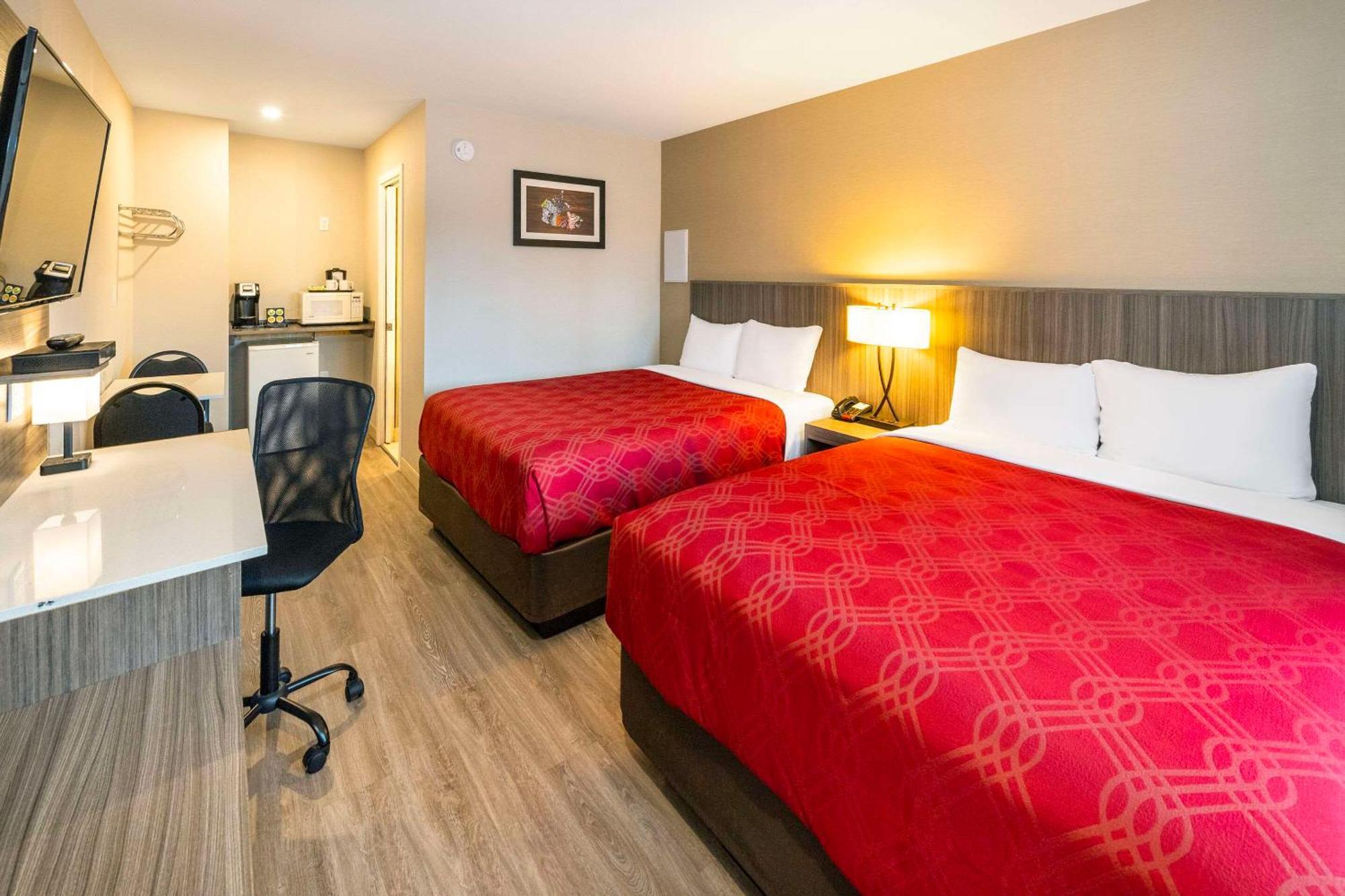Econo Lodge Inn & Suites Pincher Creek Exteriör bild