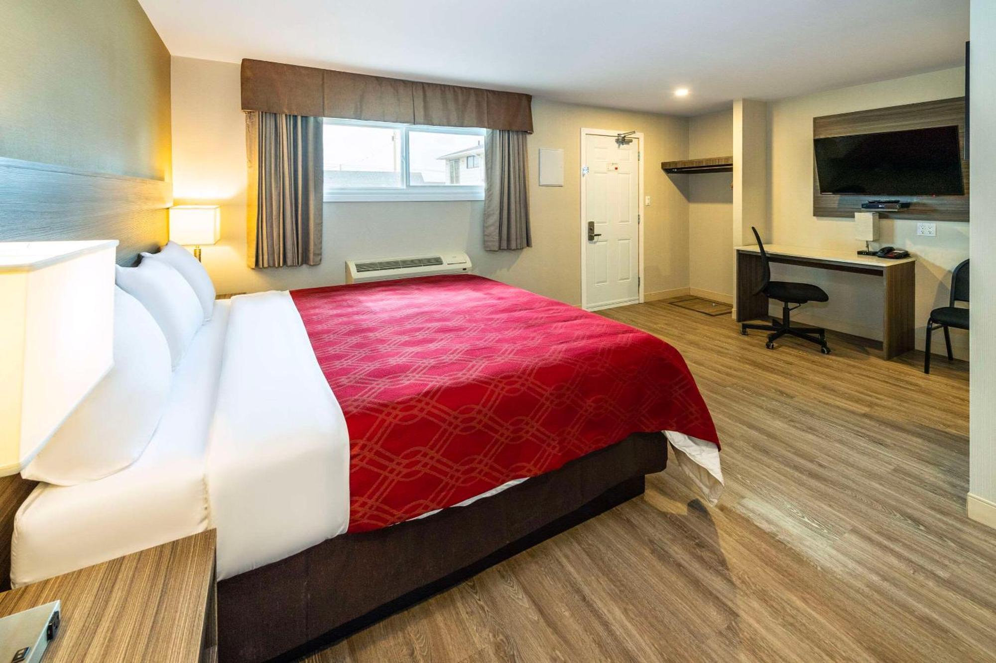 Econo Lodge Inn & Suites Pincher Creek Exteriör bild