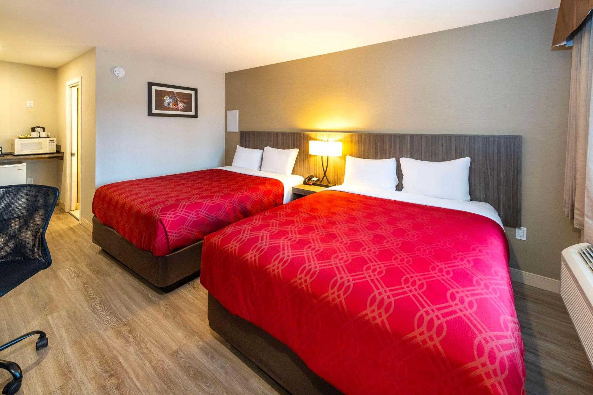 Econo Lodge Inn & Suites Pincher Creek Exteriör bild