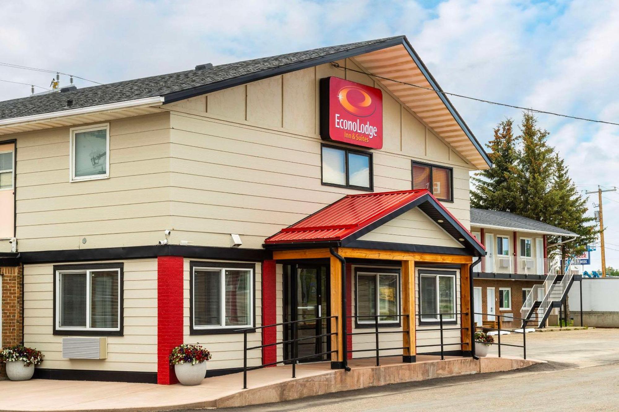 Econo Lodge Inn & Suites Pincher Creek Exteriör bild