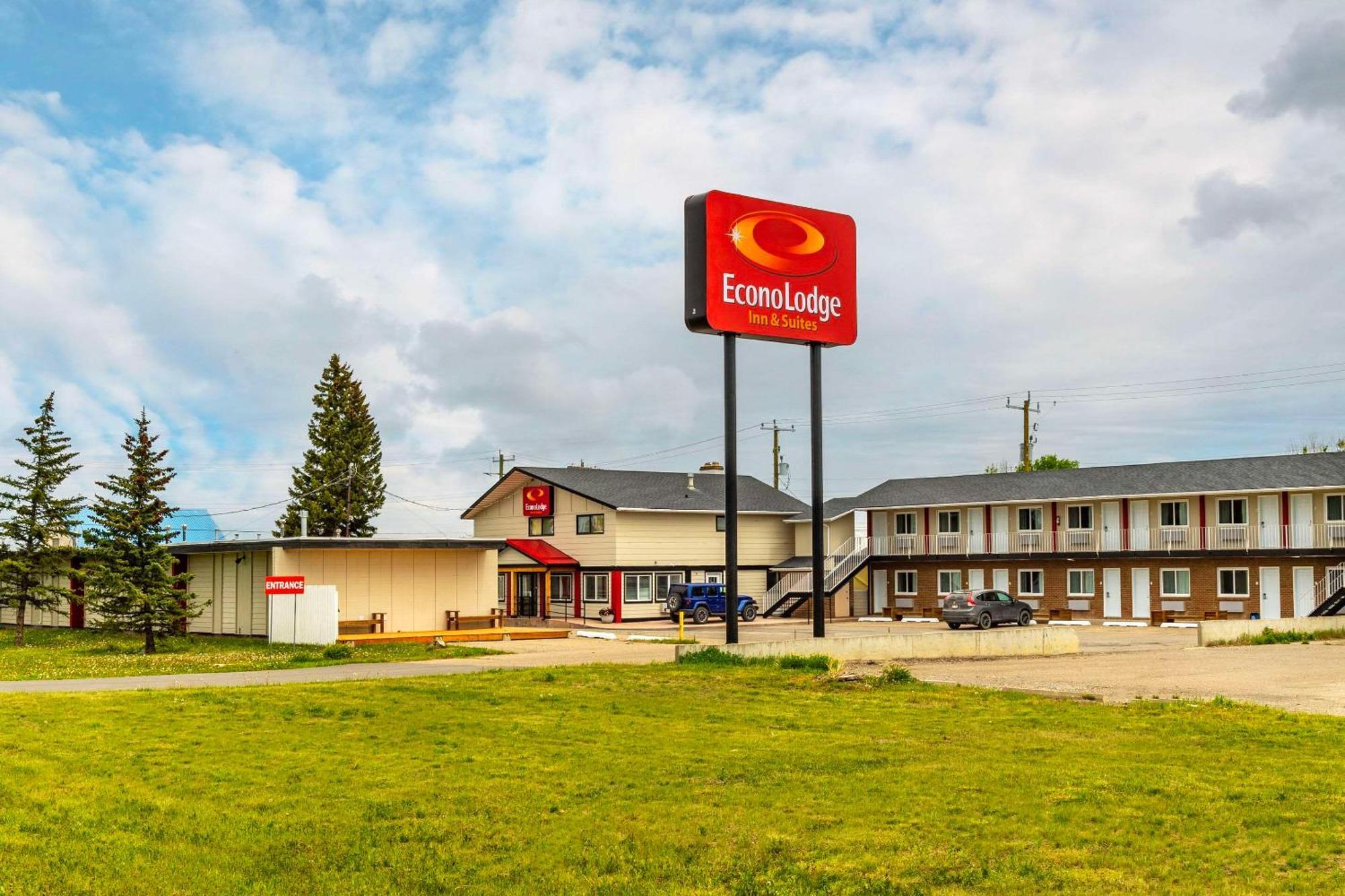 Econo Lodge Inn & Suites Pincher Creek Exteriör bild