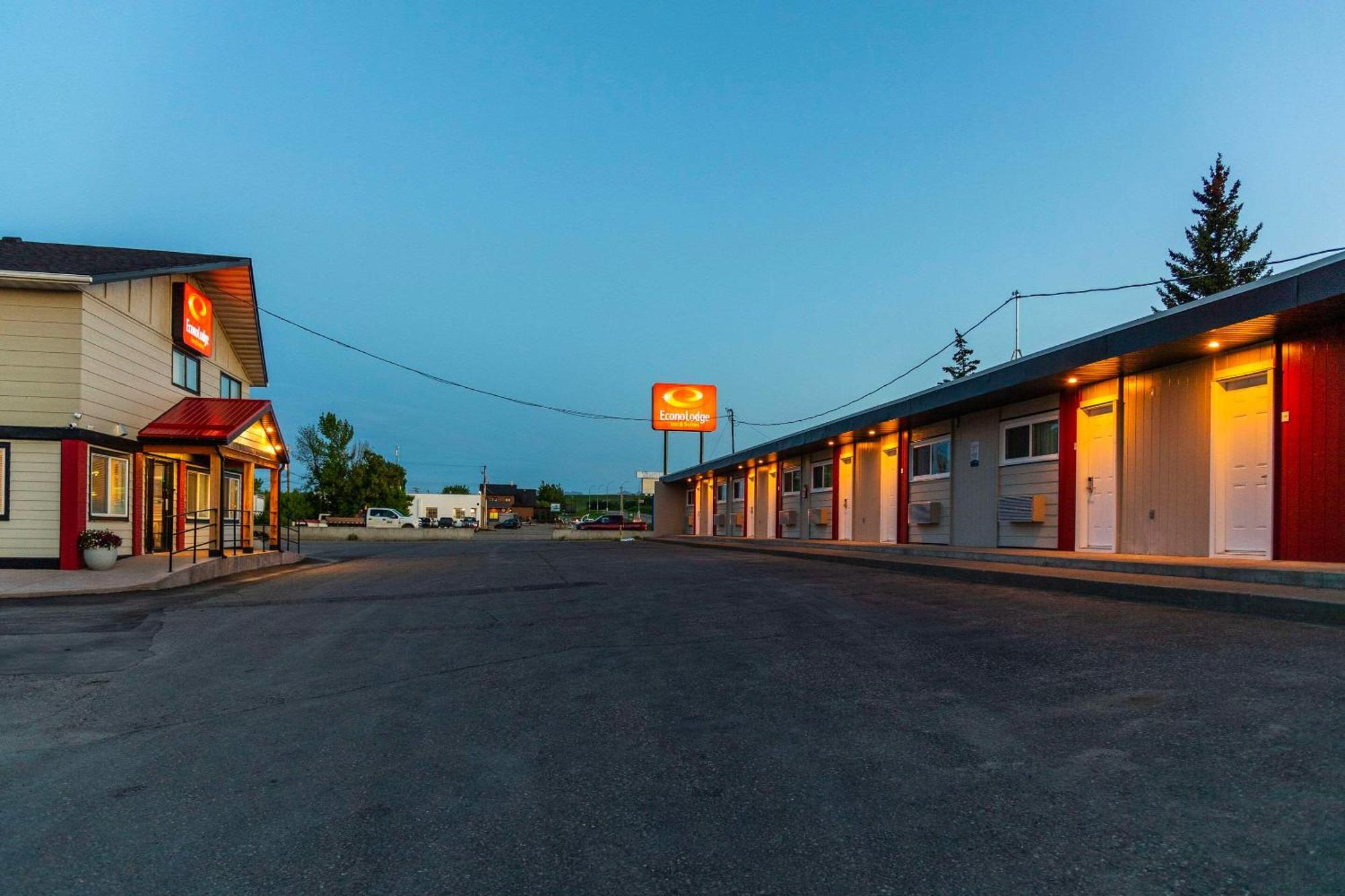 Econo Lodge Inn & Suites Pincher Creek Exteriör bild