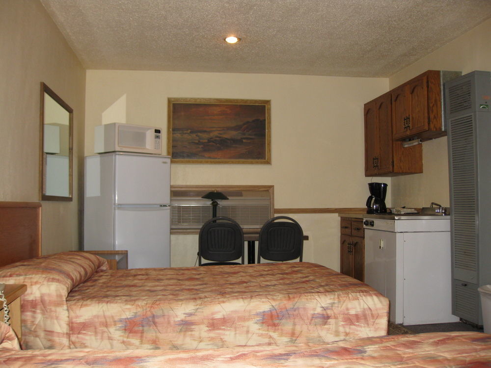 Econo Lodge Inn & Suites Pincher Creek Exteriör bild