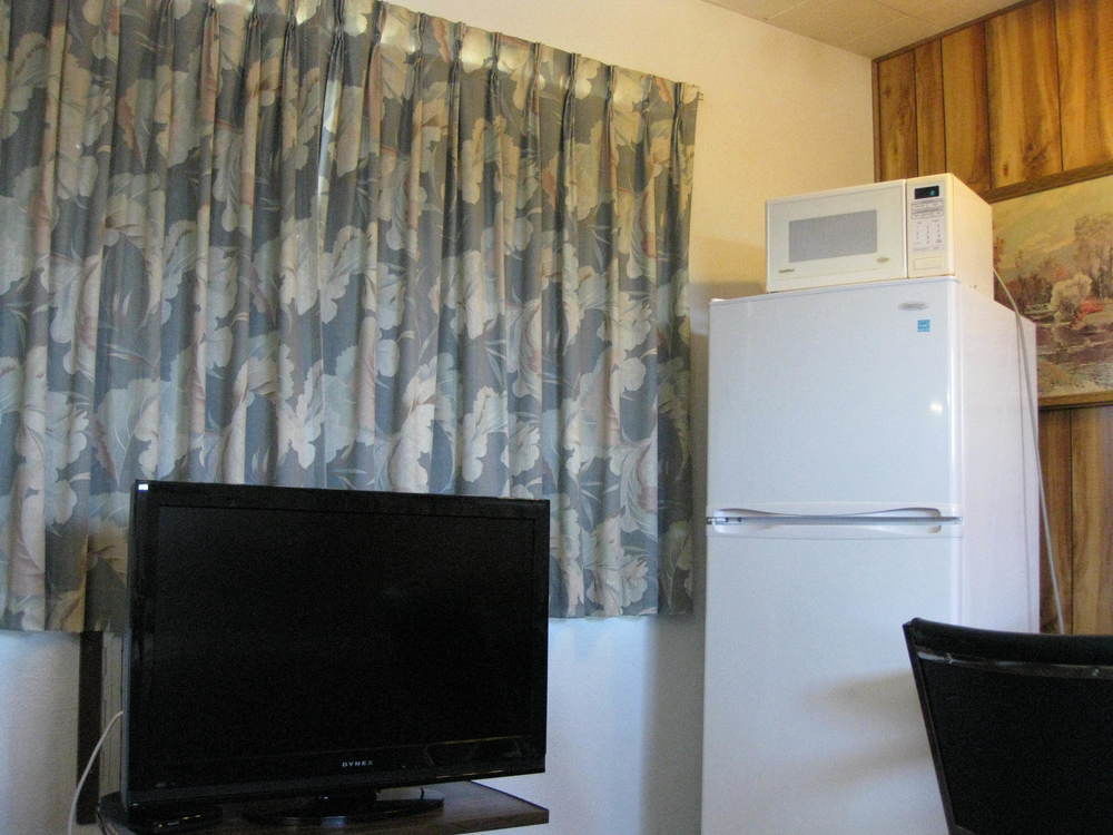 Econo Lodge Inn & Suites Pincher Creek Exteriör bild