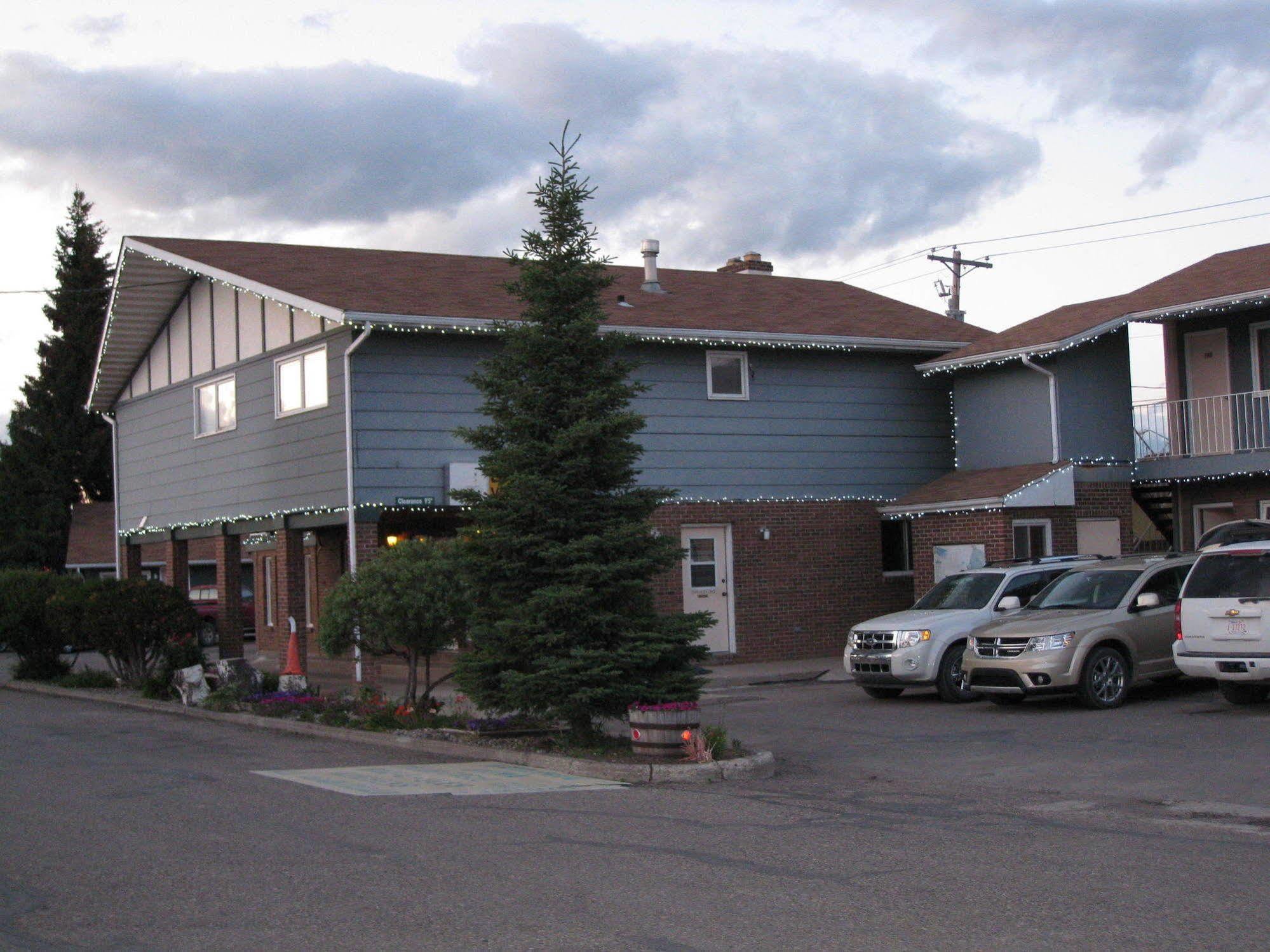 Econo Lodge Inn & Suites Pincher Creek Exteriör bild