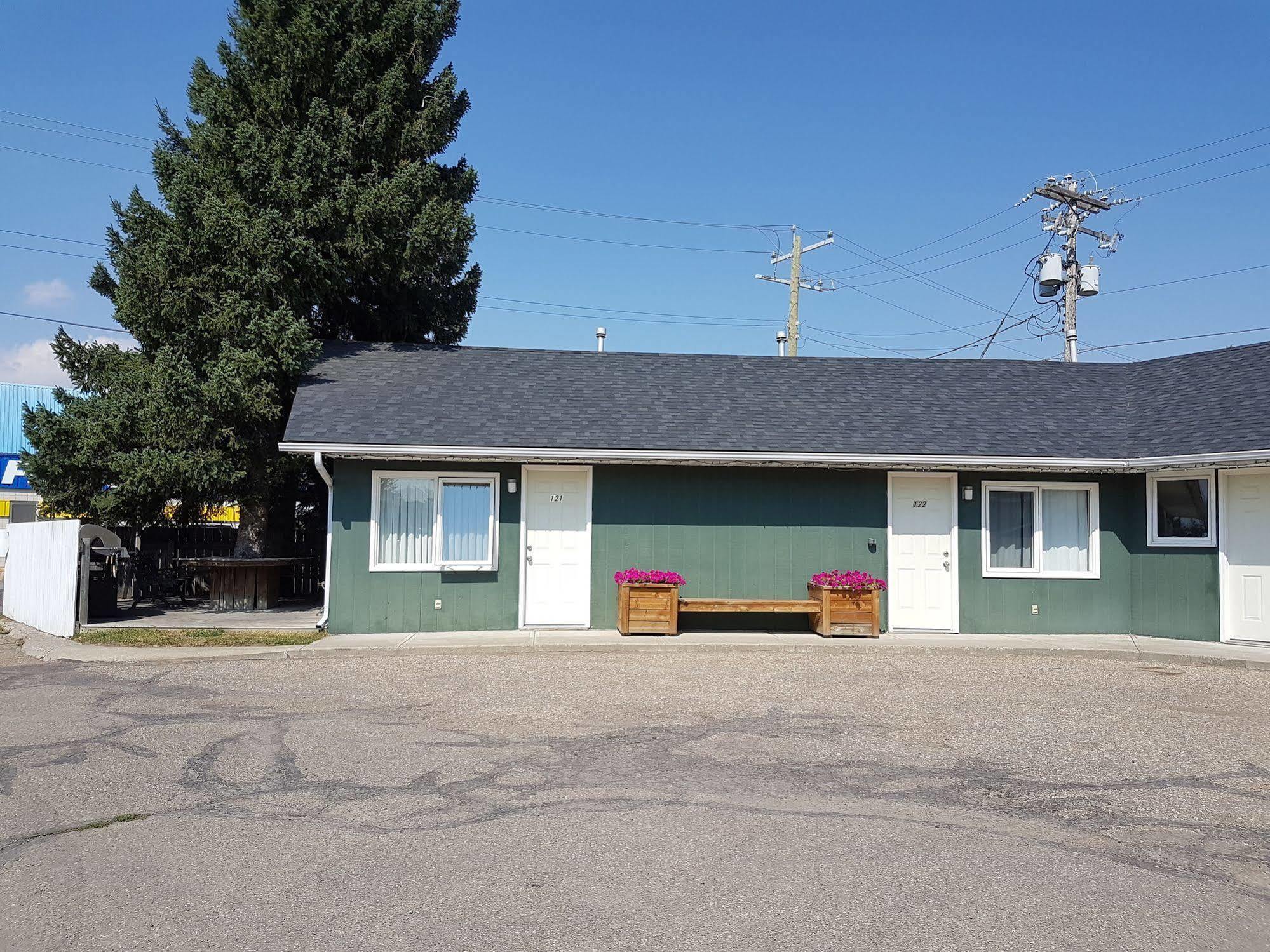 Econo Lodge Inn & Suites Pincher Creek Exteriör bild