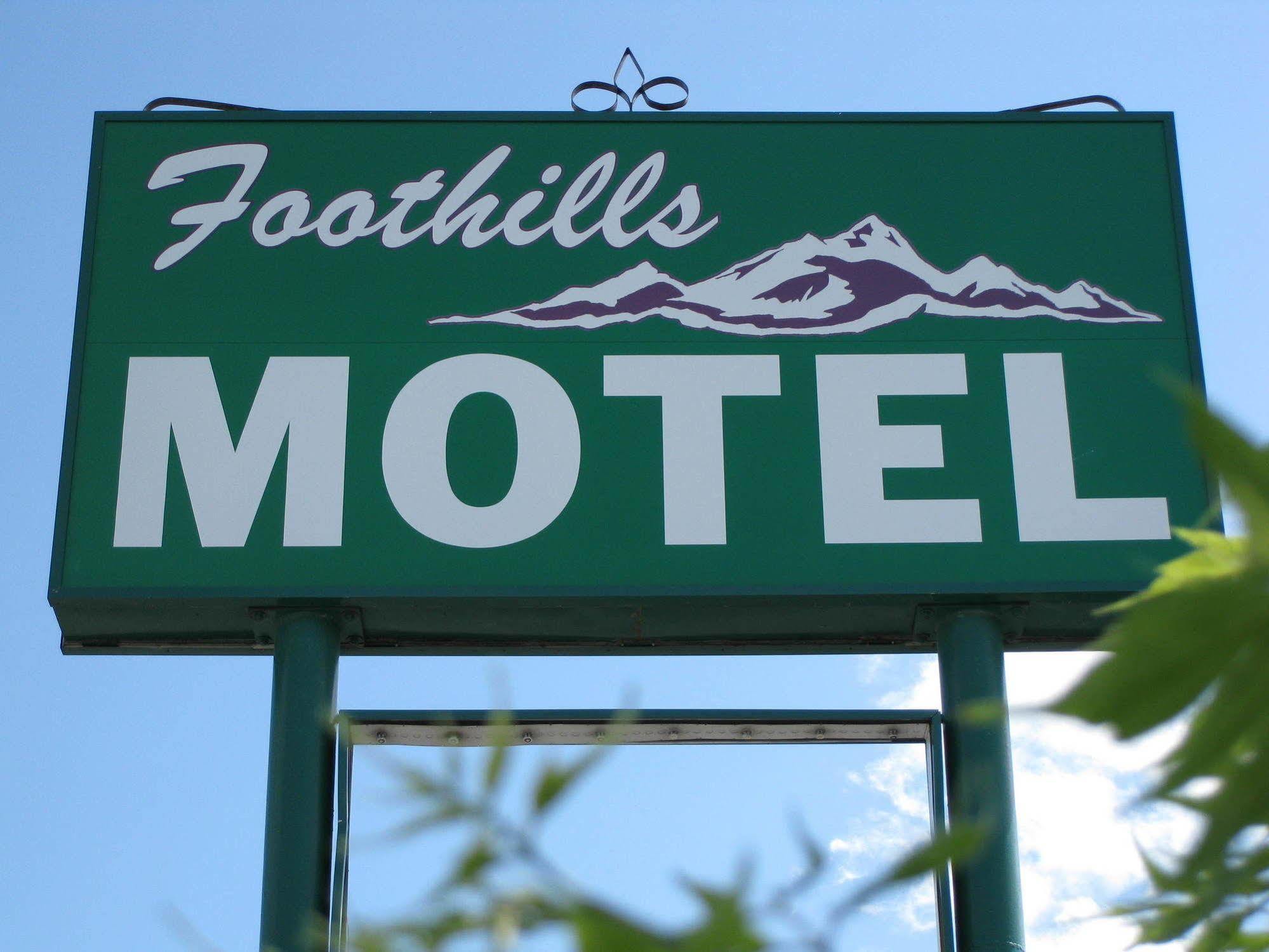 Econo Lodge Inn & Suites Pincher Creek Exteriör bild