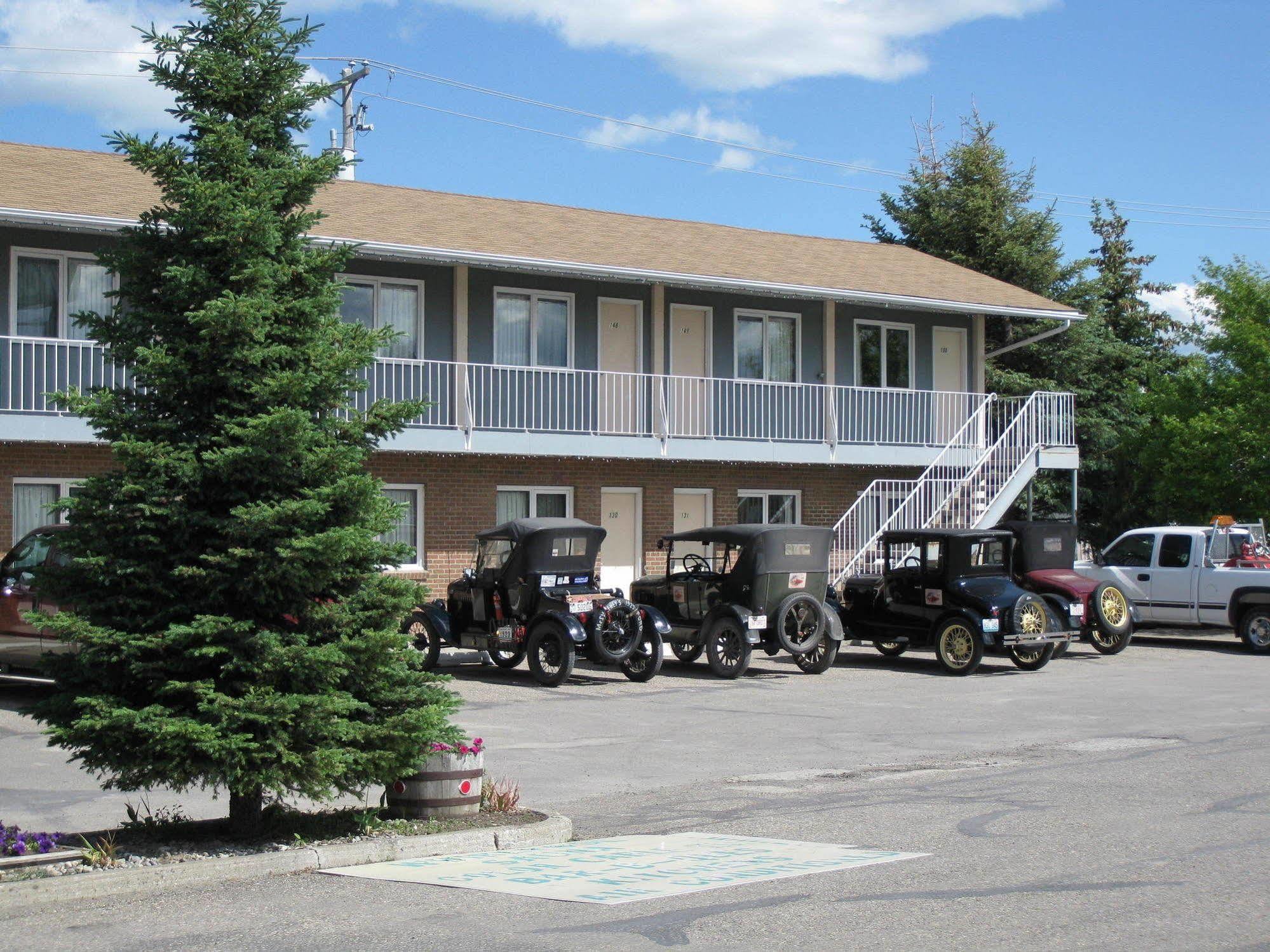 Econo Lodge Inn & Suites Pincher Creek Exteriör bild
