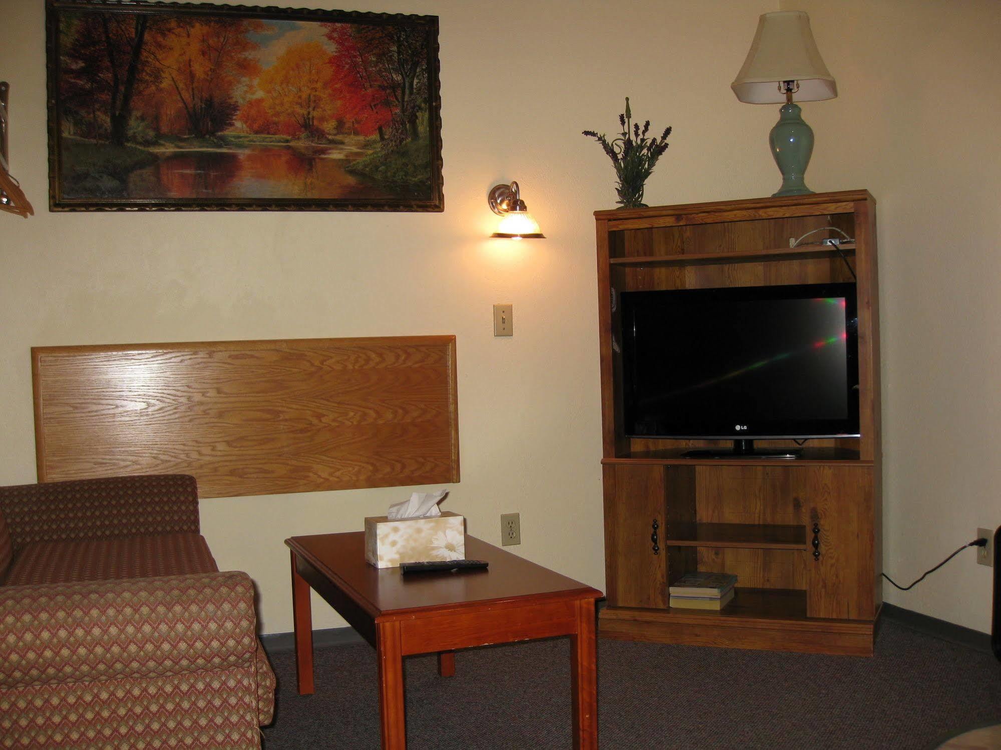Econo Lodge Inn & Suites Pincher Creek Exteriör bild