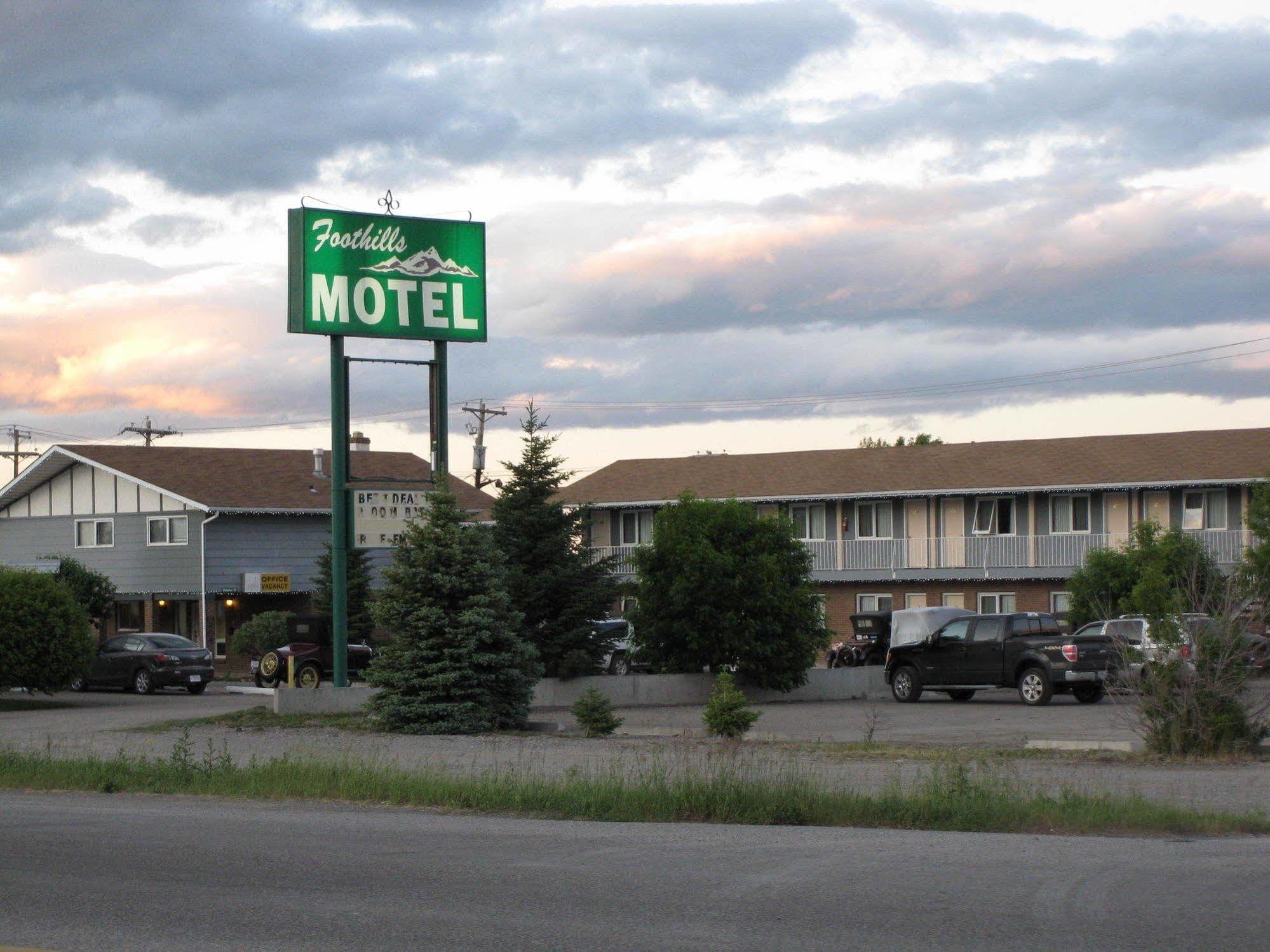 Econo Lodge Inn & Suites Pincher Creek Exteriör bild
